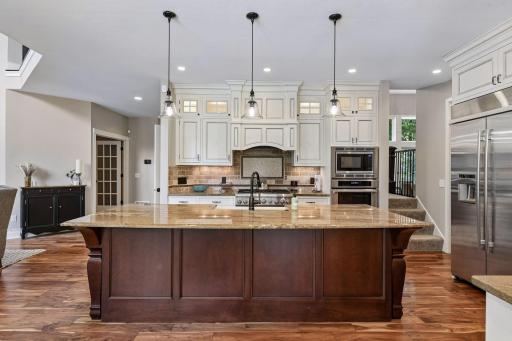 6365 Oxbow Bend, Chanhassen, MN 55317