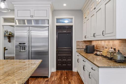 6365 Oxbow Bend, Chanhassen, MN 55317