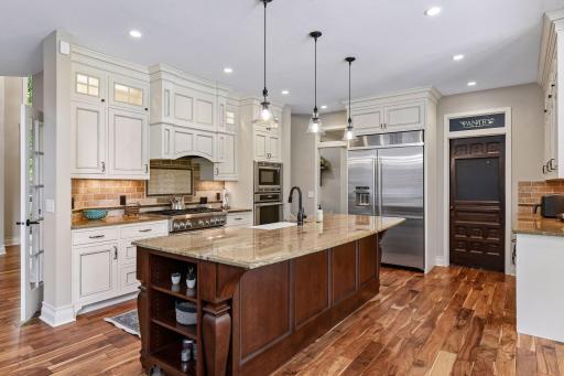 6365 Oxbow Bend, Chanhassen, MN 55317