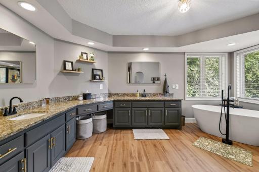 6365 Oxbow Bend, Chanhassen, MN 55317