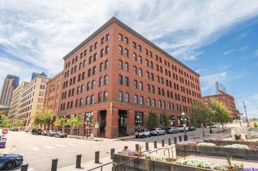 Welcome to Market House, originally a 124-year-old factory converted to condos in 1983