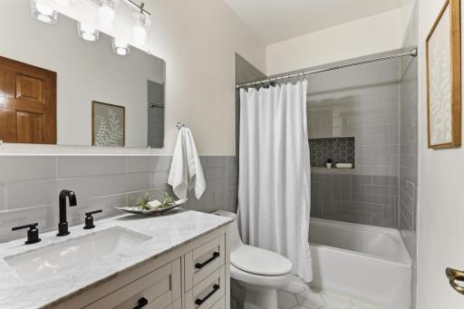 9655 Barton Trail, Inver Grove Heights, MN 55077
