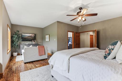 9655 Barton Trail, Inver Grove Heights, MN 55077