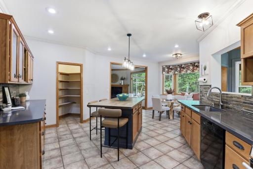 9655 Barton Trail, Inver Grove Heights, MN 55077