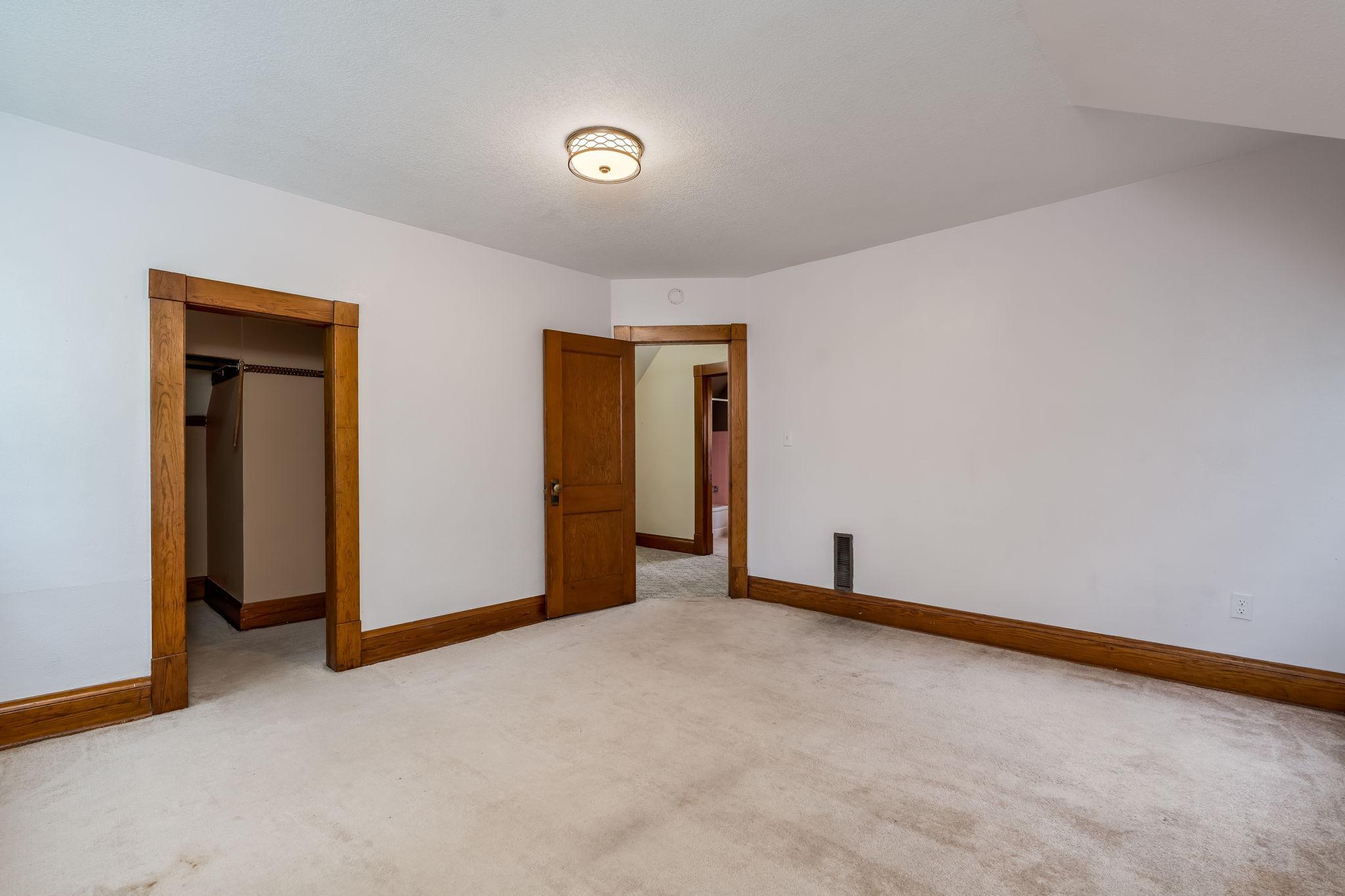 26-web-or-mls-303-broadway-st.jpg