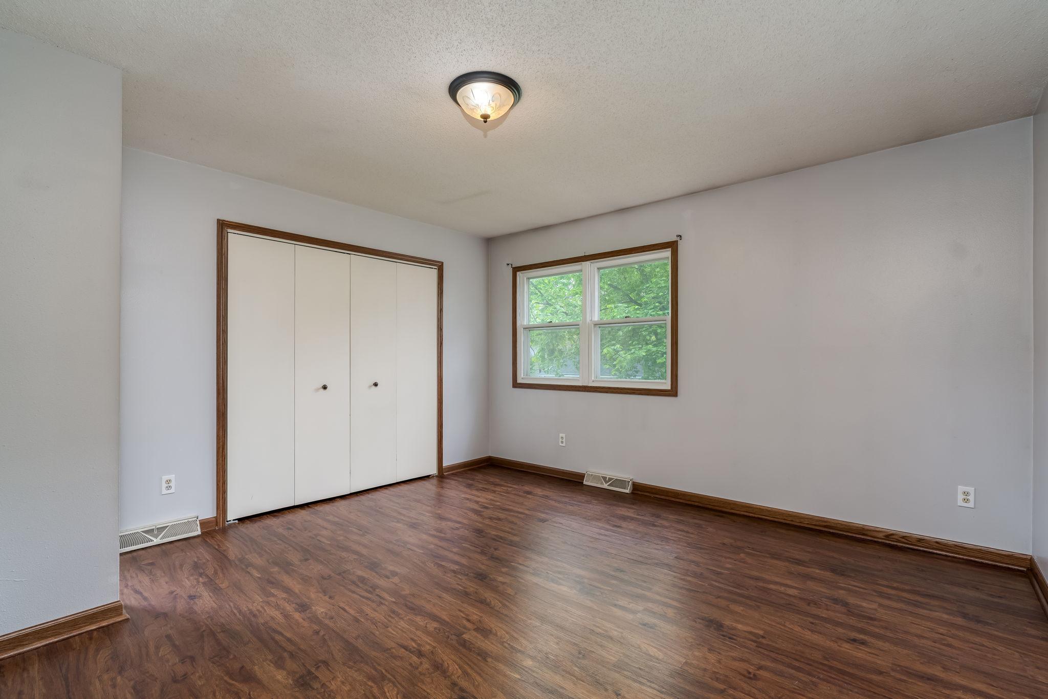 18-web-or-mls-303-broadway-st.jpg