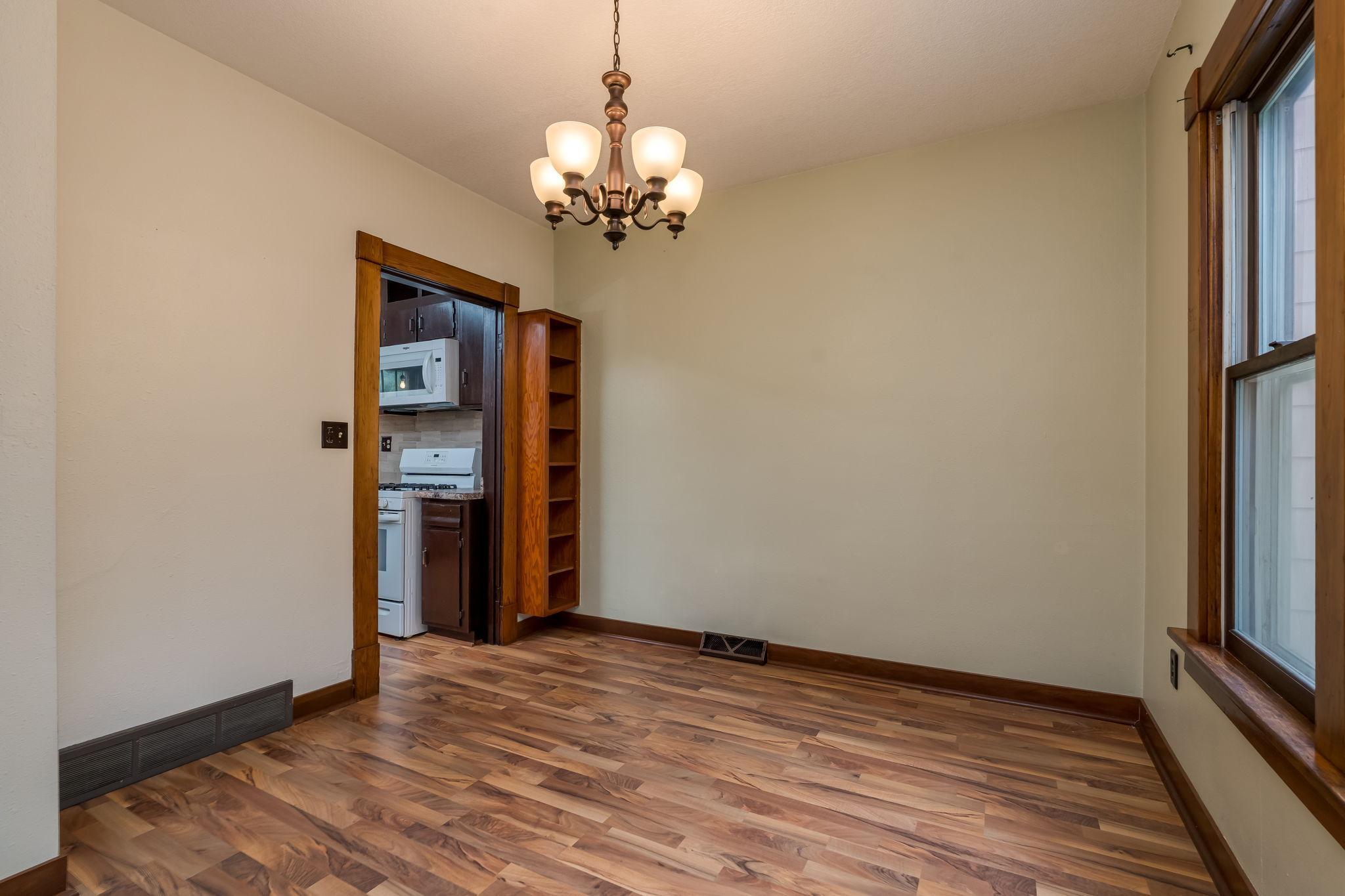 12-web-or-mls-303-broadway-st.jpg