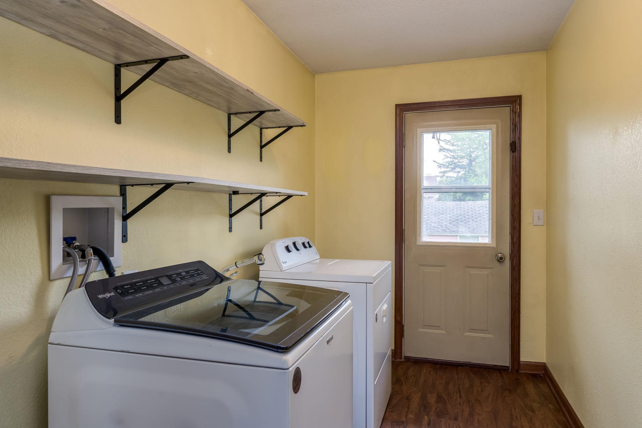 22-web-or-mls-303-broadway-st.jpg