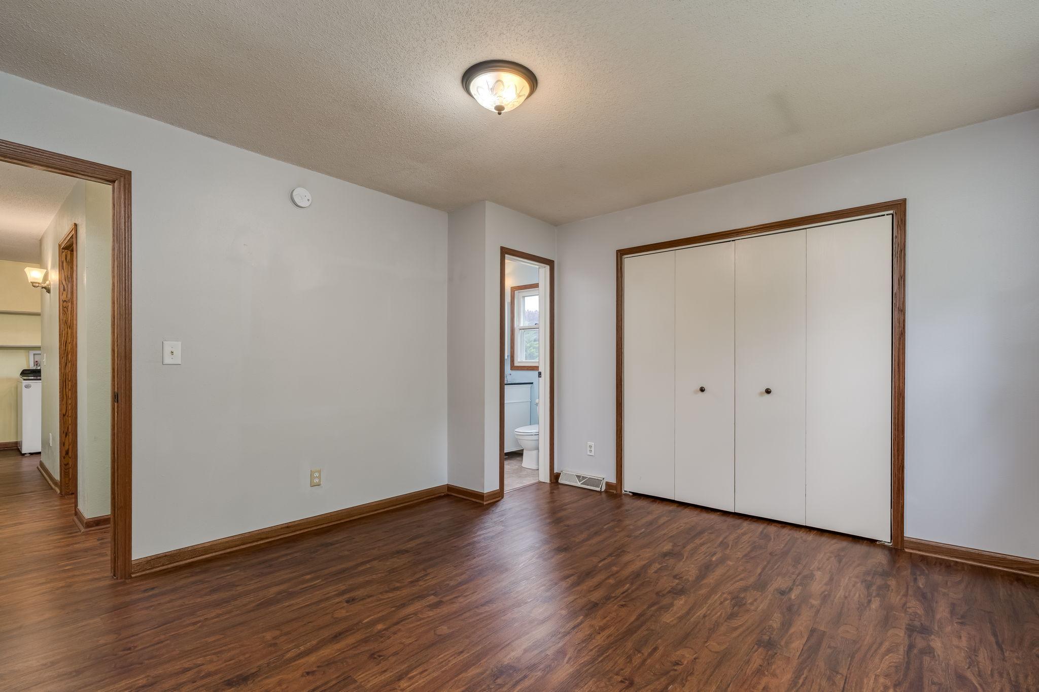 19-web-or-mls-303-broadway-st.jpg