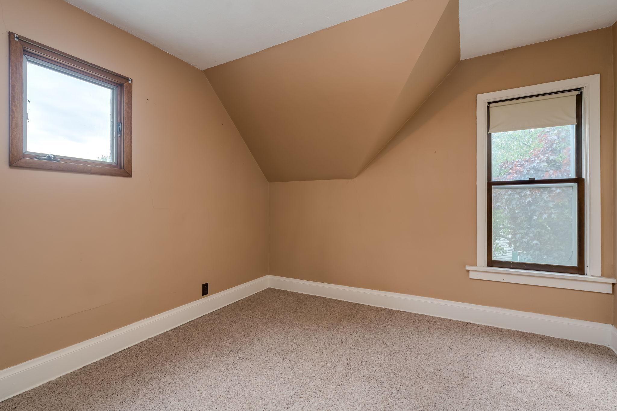 27-web-or-mls-303-broadway-st.jpg