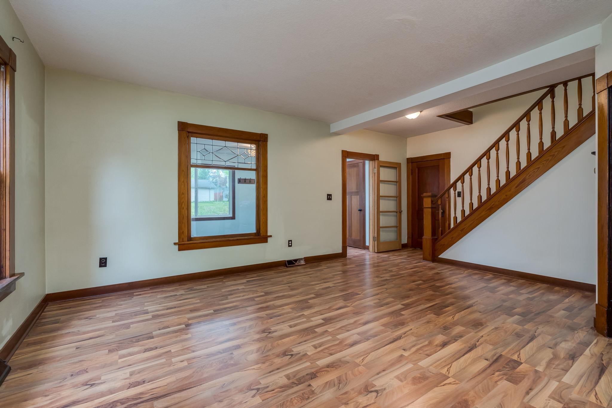 11-web-or-mls-303-broadway-st.jpg