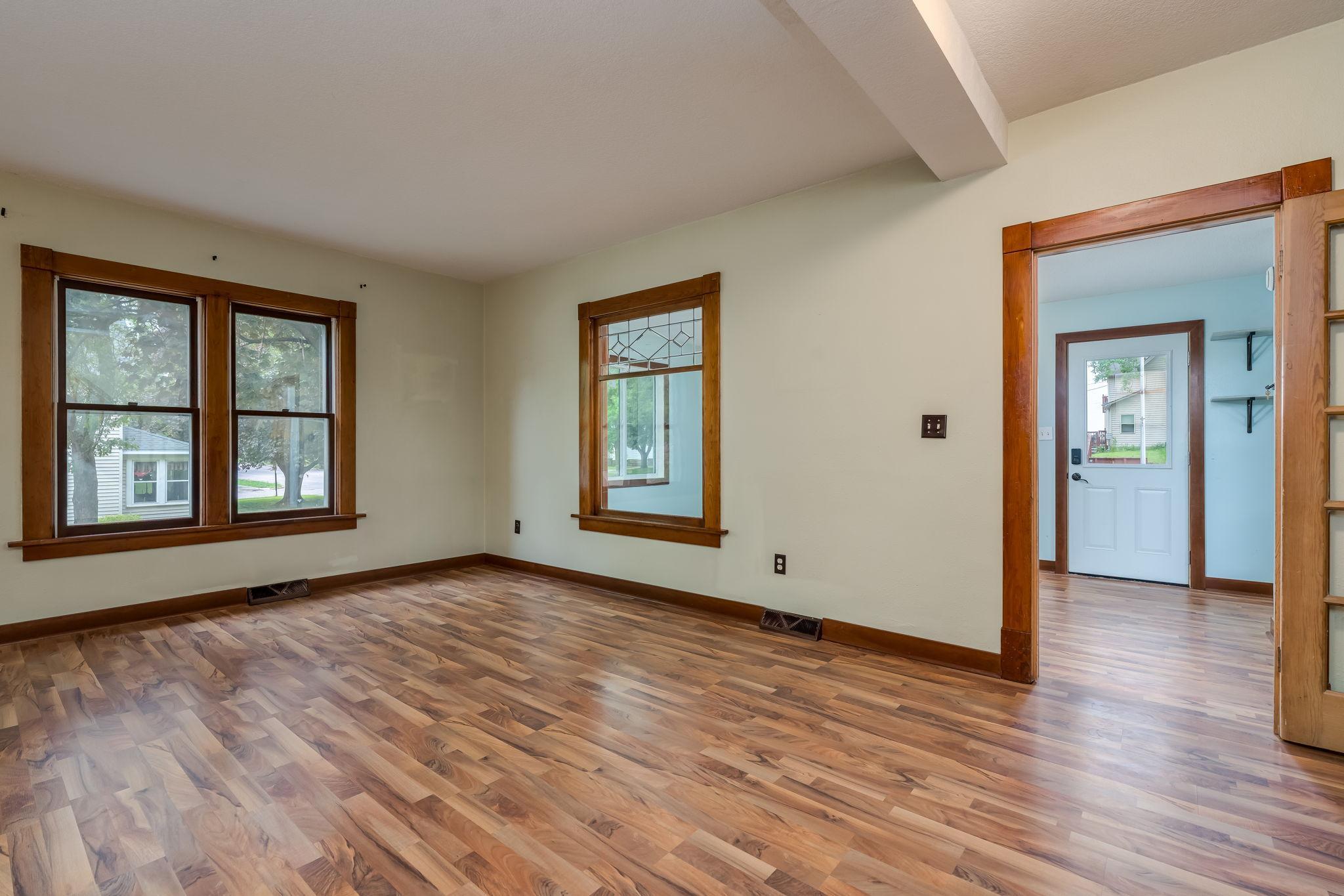 9-web-or-mls-303-broadway-st.jpg