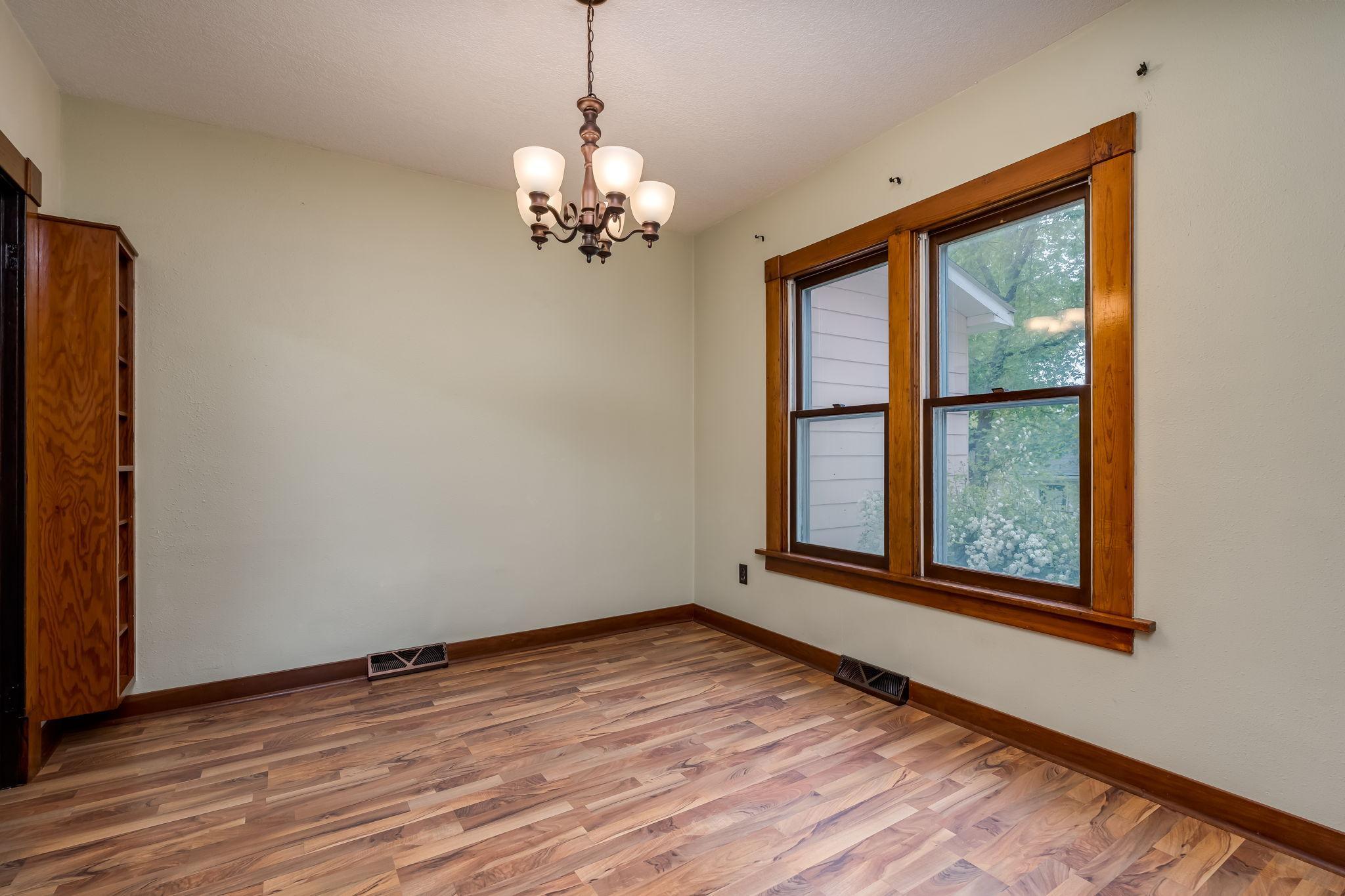 14-web-or-mls-303-broadway-st.jpg
