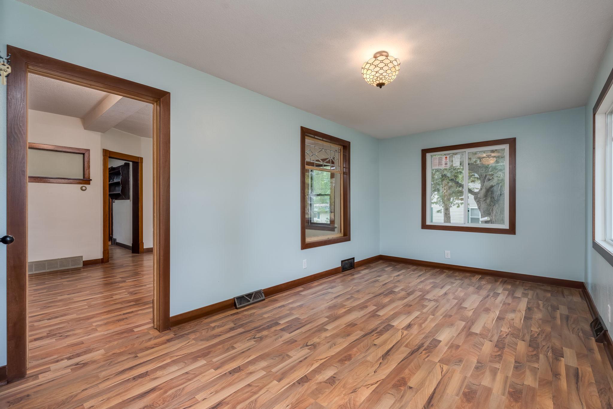 7-web-or-mls-303-broadway-st.jpg