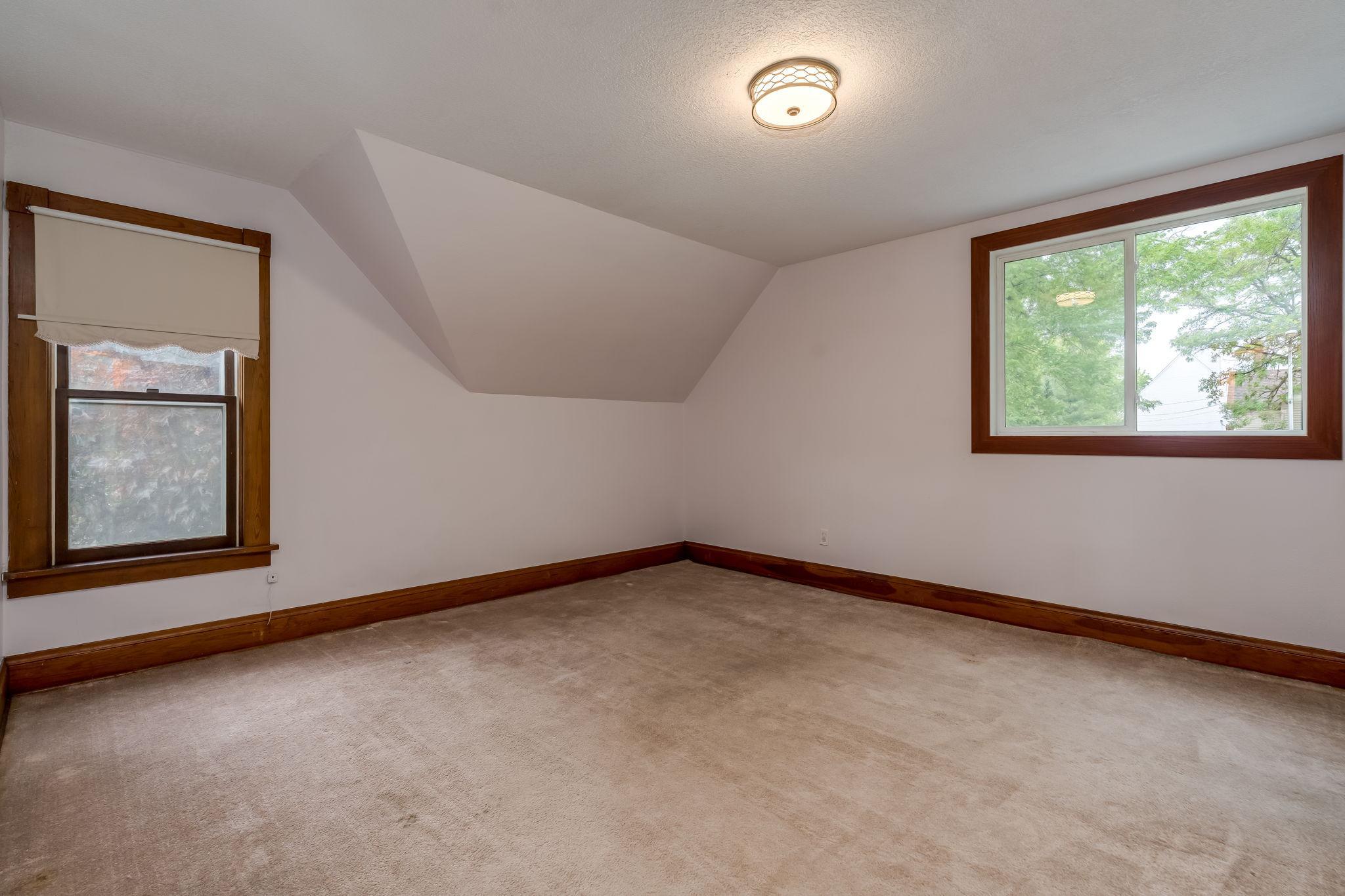 25-web-or-mls-303-broadway-st.jpg