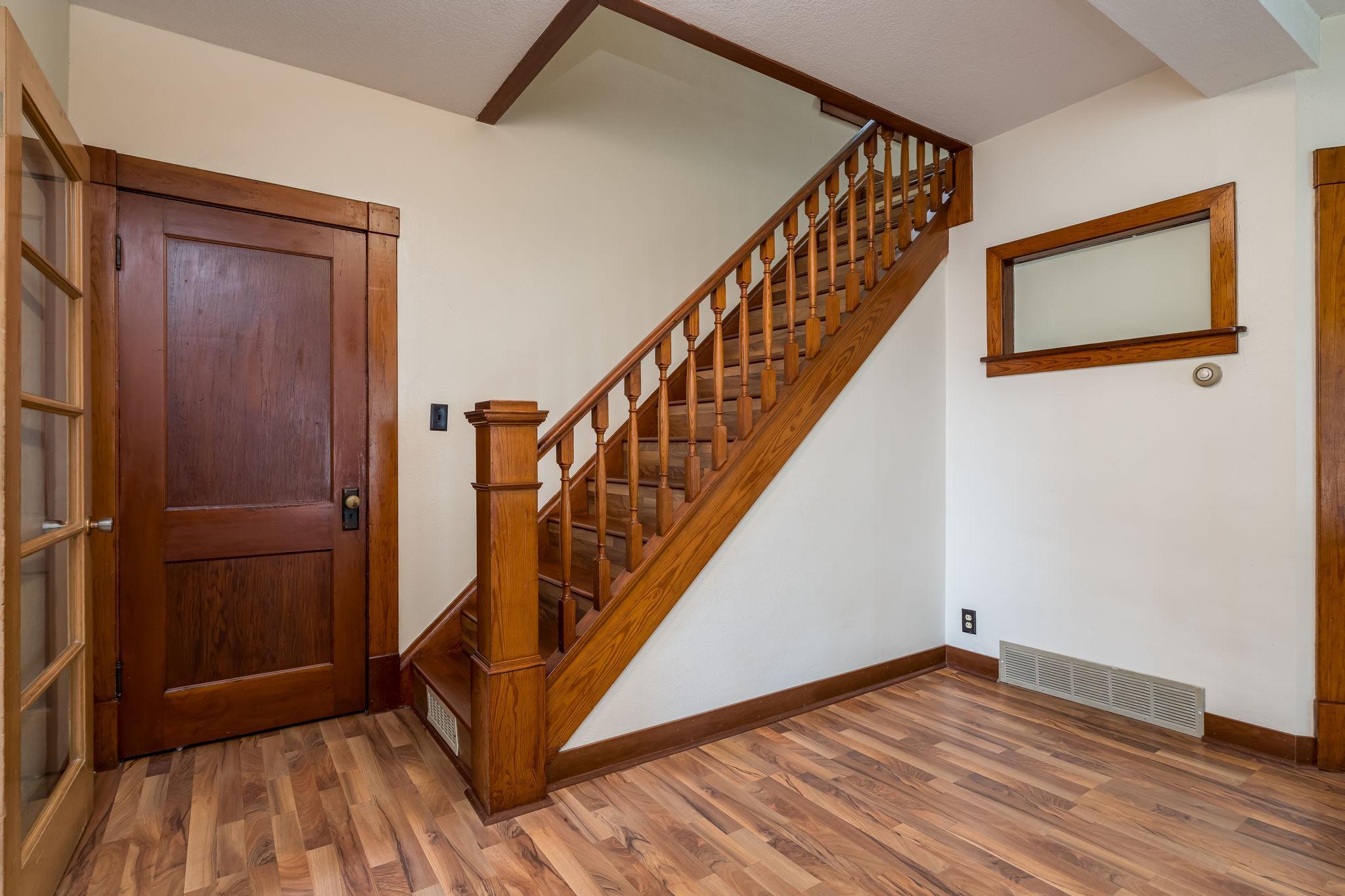 23-web-or-mls-303-broadway-st.jpg