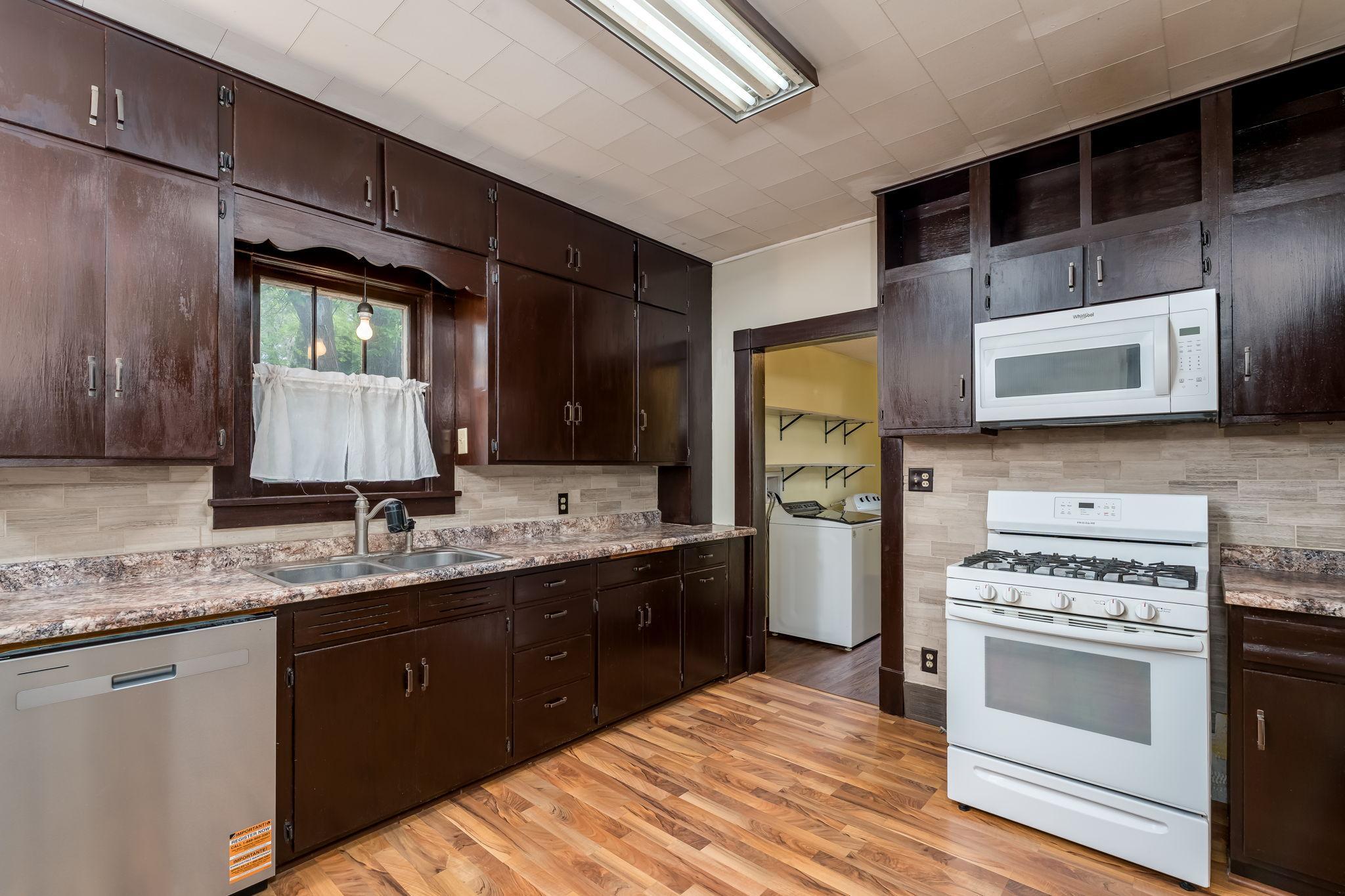 15-web-or-mls-303-broadway-st.jpg