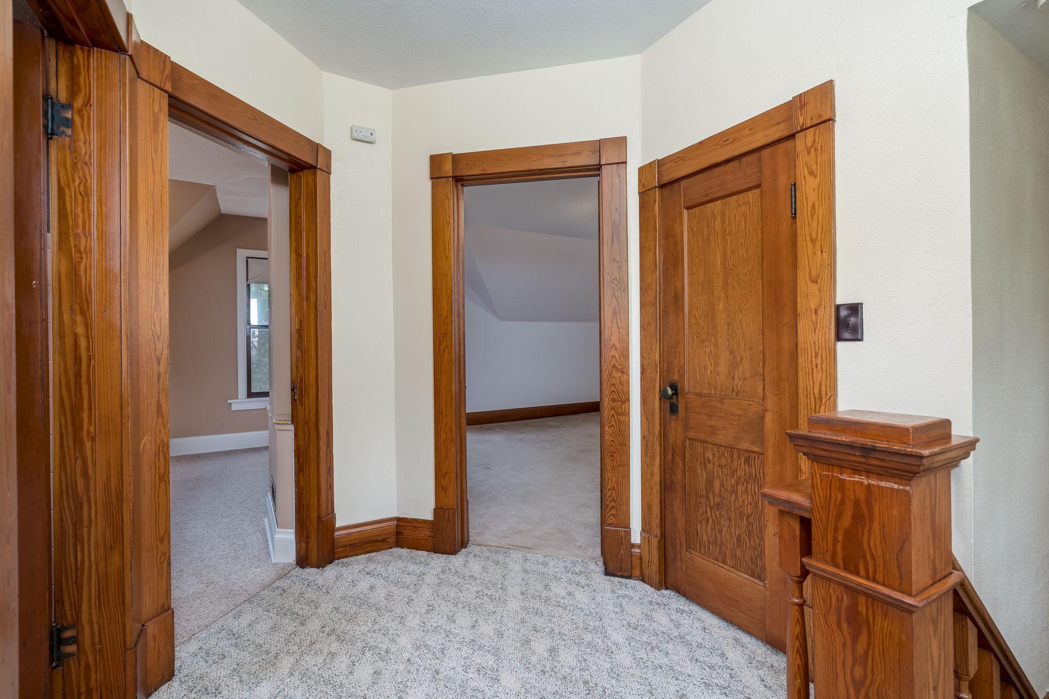 24-web-or-mls-303-broadway-st.jpg