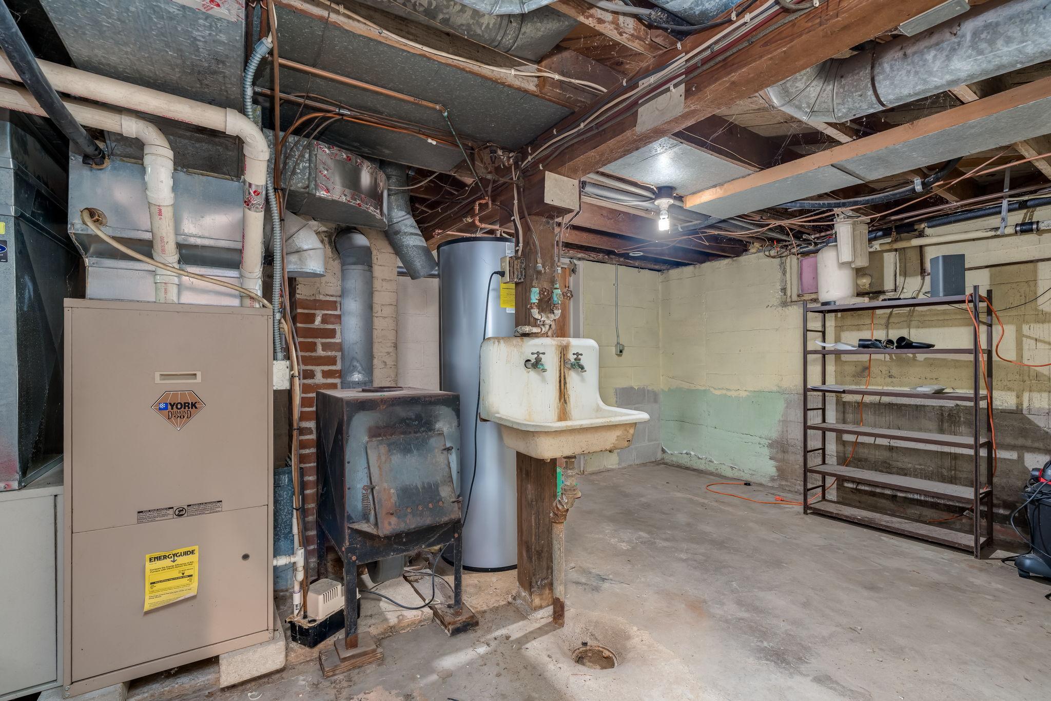 31-web-or-mls-303-broadway-st.jpg