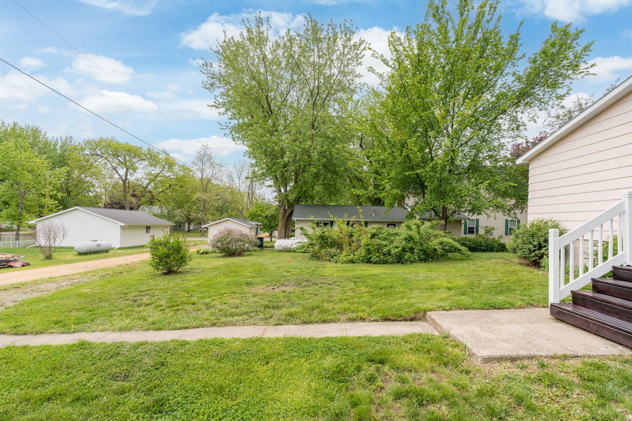 36-web-or-mls-303-broadway-st.jpg