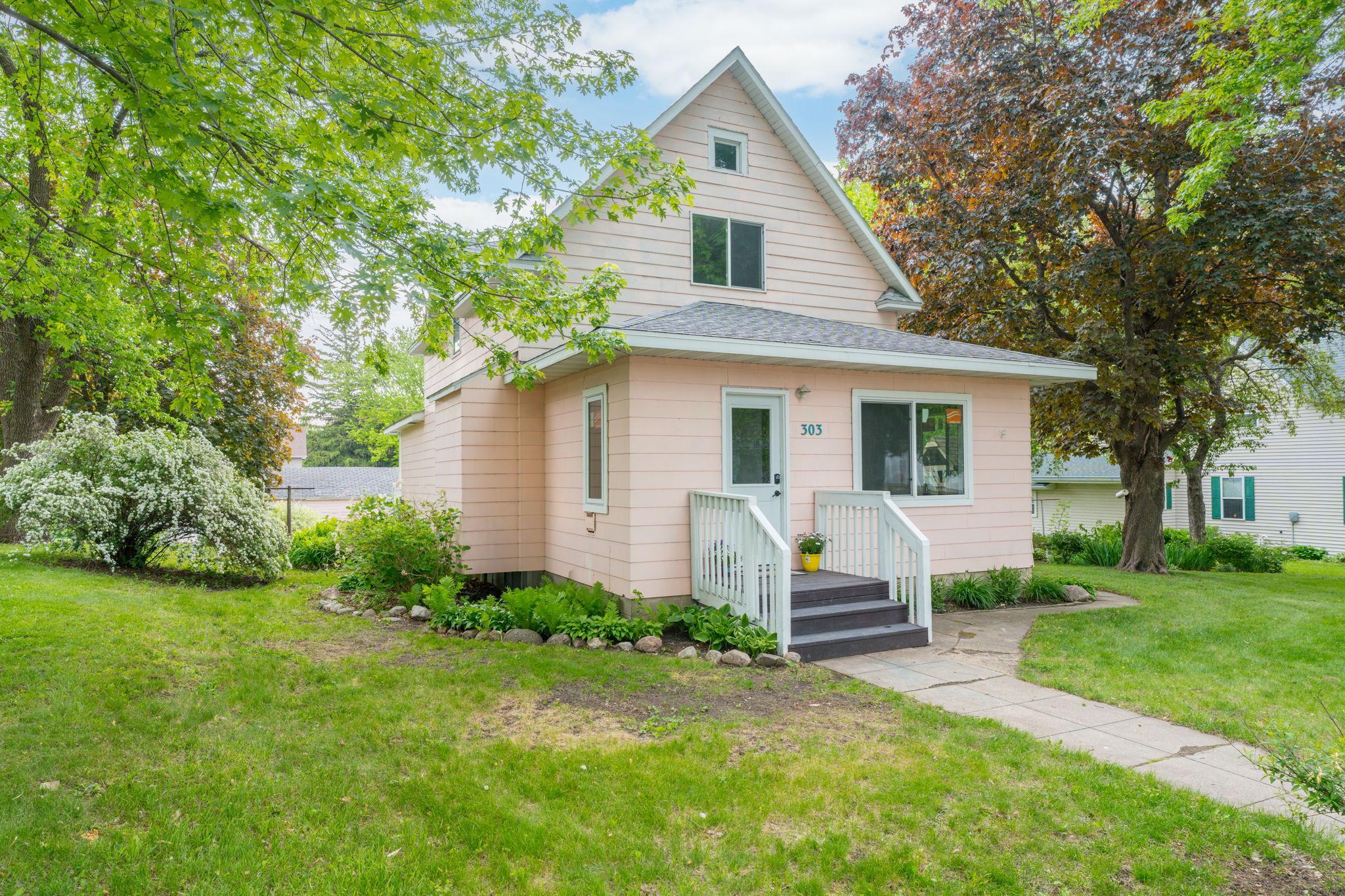 2-web-or-mls-303-broadway-st.jpg