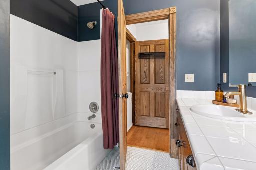 1013 20th Avenue NE, Minneapolis, MN 55418