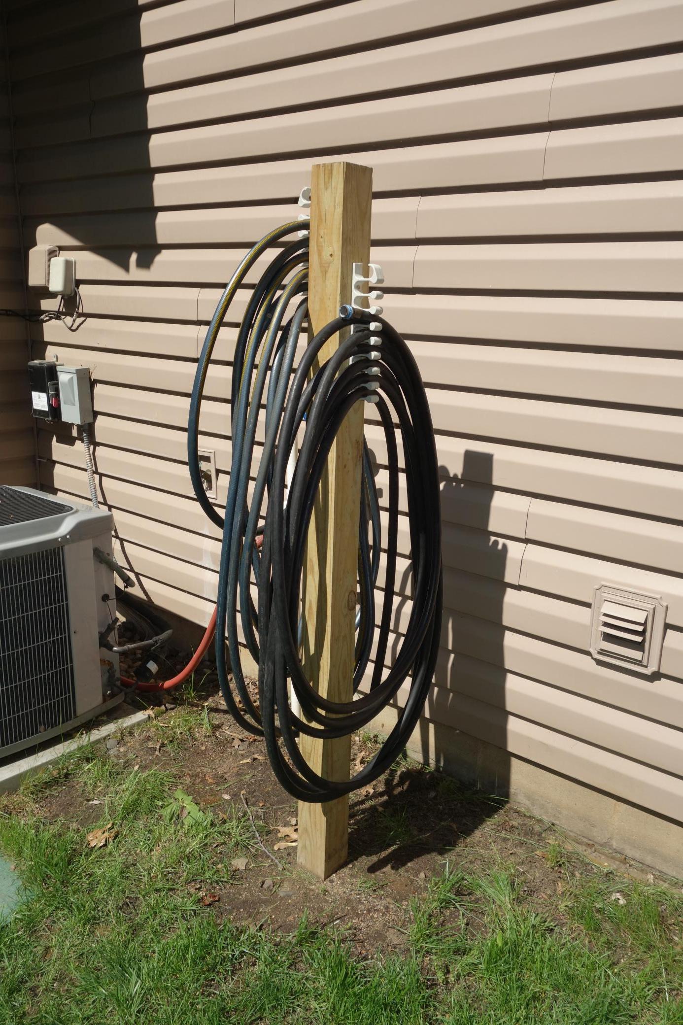 Very cool, organized hose system.