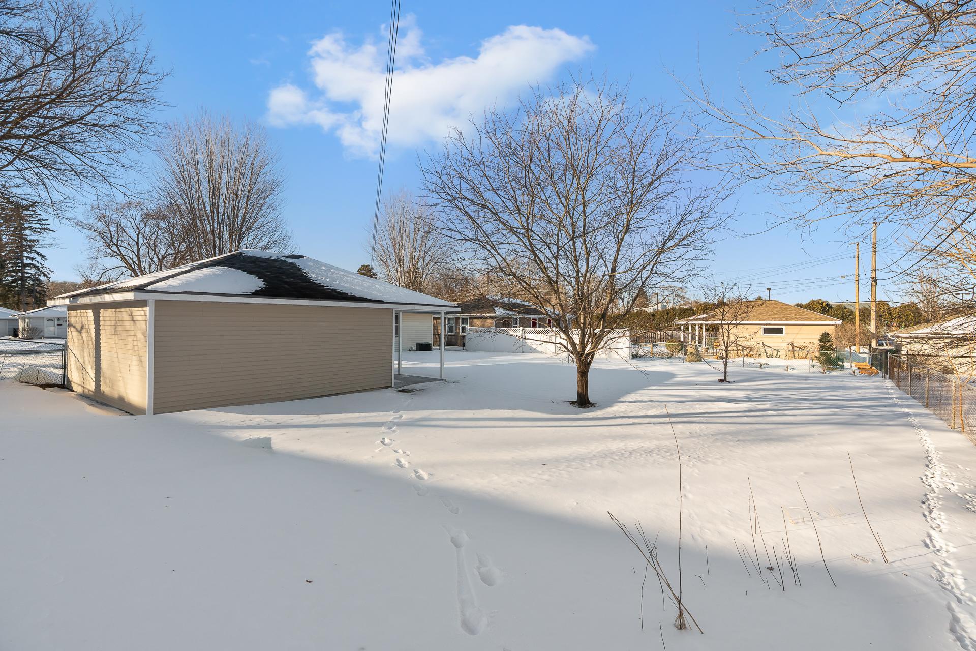 9109 Queen Ave S MLS-41.jpg