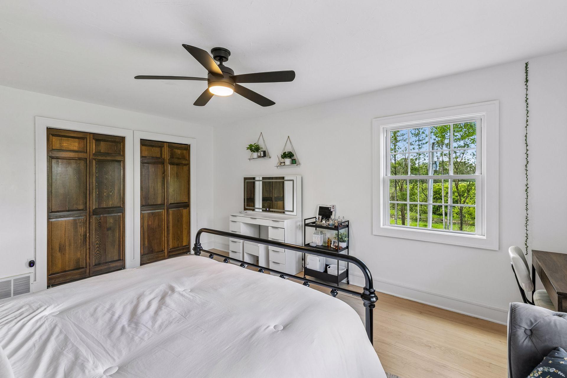 It also has a ceiling fan and double reach-in closet.