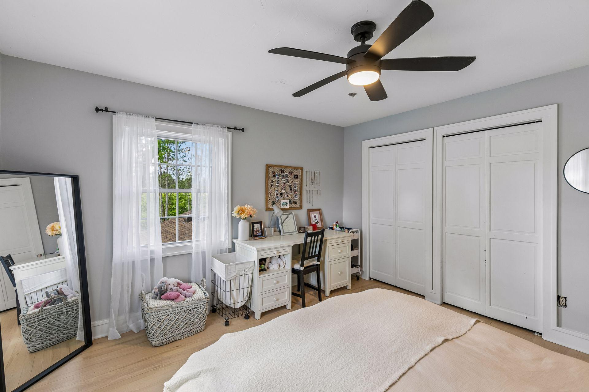 It has a ceiling fan and double reach-in closet.