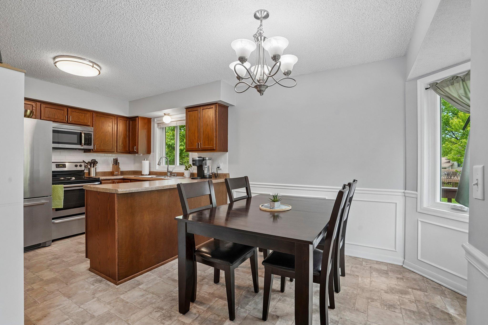 13-web-or-mls-Magnolia Ln N-S2205-013.jpg