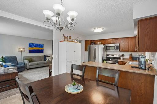 11-web-or-mls-Magnolia Ln N-S2205-011.jpg