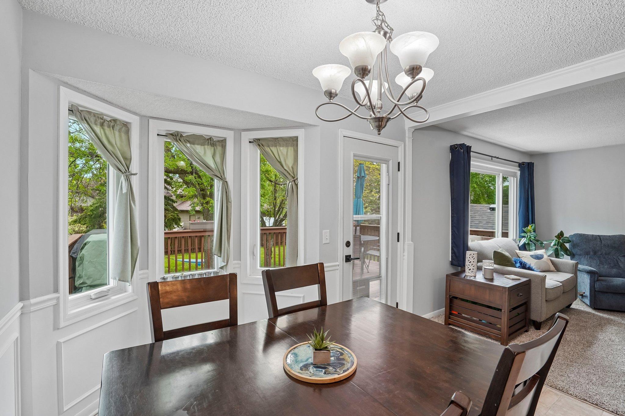 12-web-or-mls-Magnolia Ln N-S2205-012.jpg