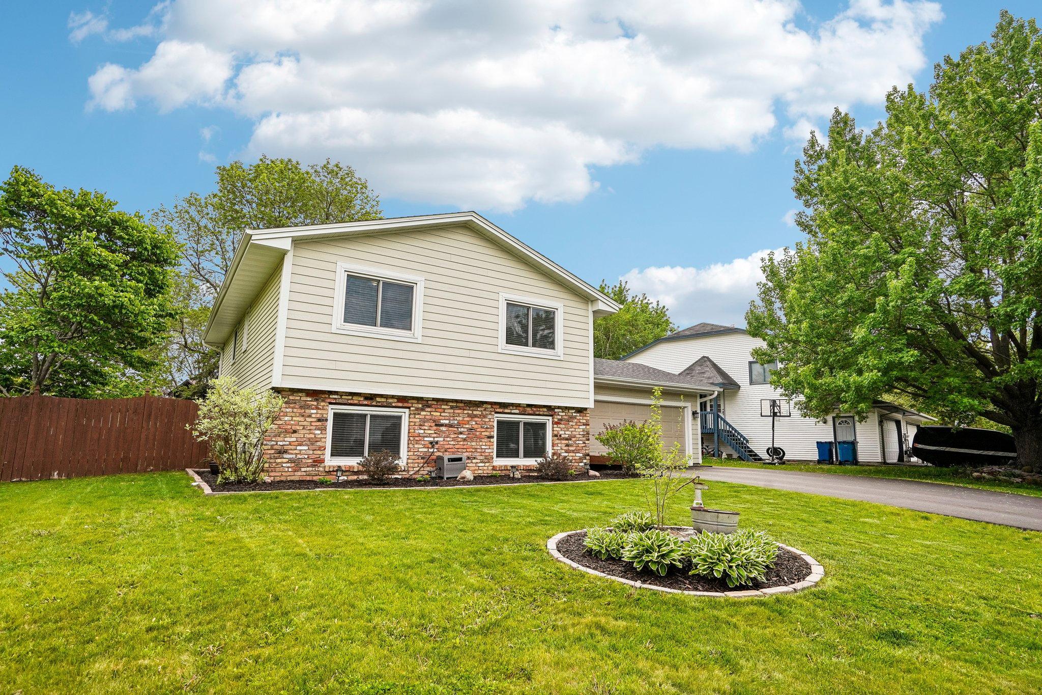 3-web-or-mls-Magnolia Ln N-S2205-003.jpg