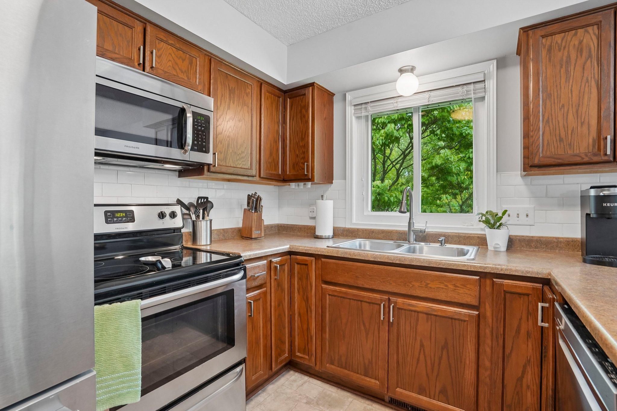 17-web-or-mls-Magnolia Ln N-S2205-017.jpg