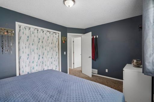 25-web-or-mls-Magnolia Ln N-S2205-025.jpg