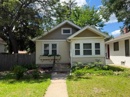 Walking distance to the ever popular Cleveland Park! Join your neighbors for a stroll through the neighborhood!