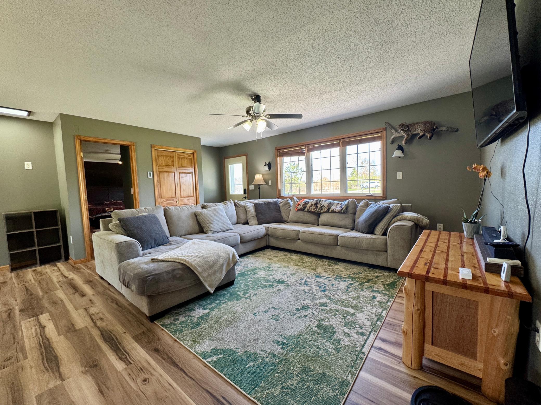 Living Room/Entry