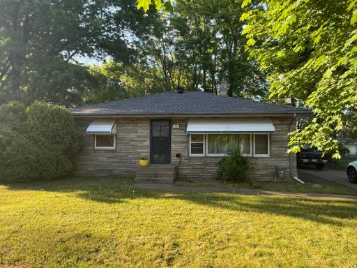 1751 Larpenteur Avenue E, Maplewood, MN 55109
