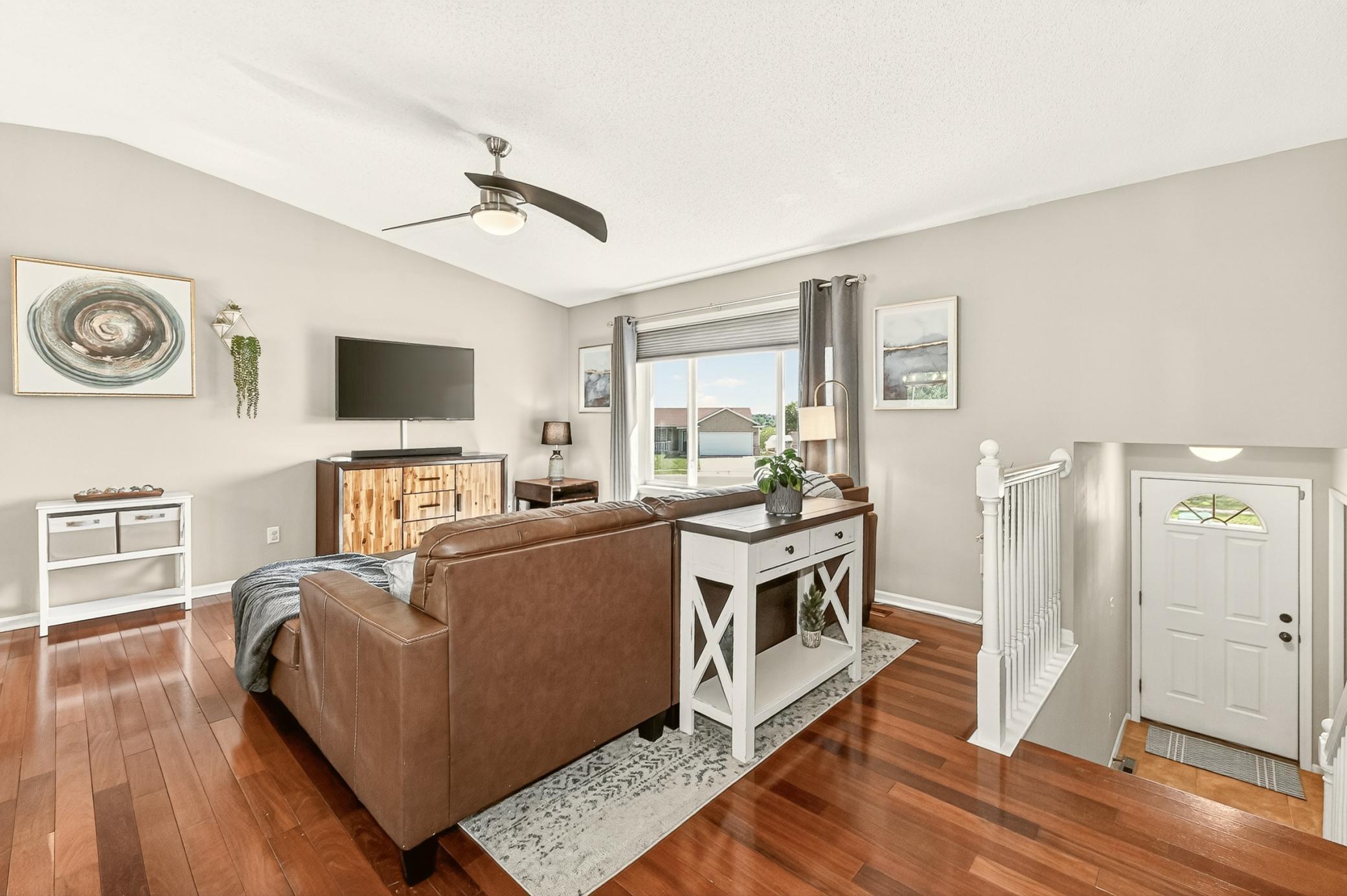 Foyer/Living Room