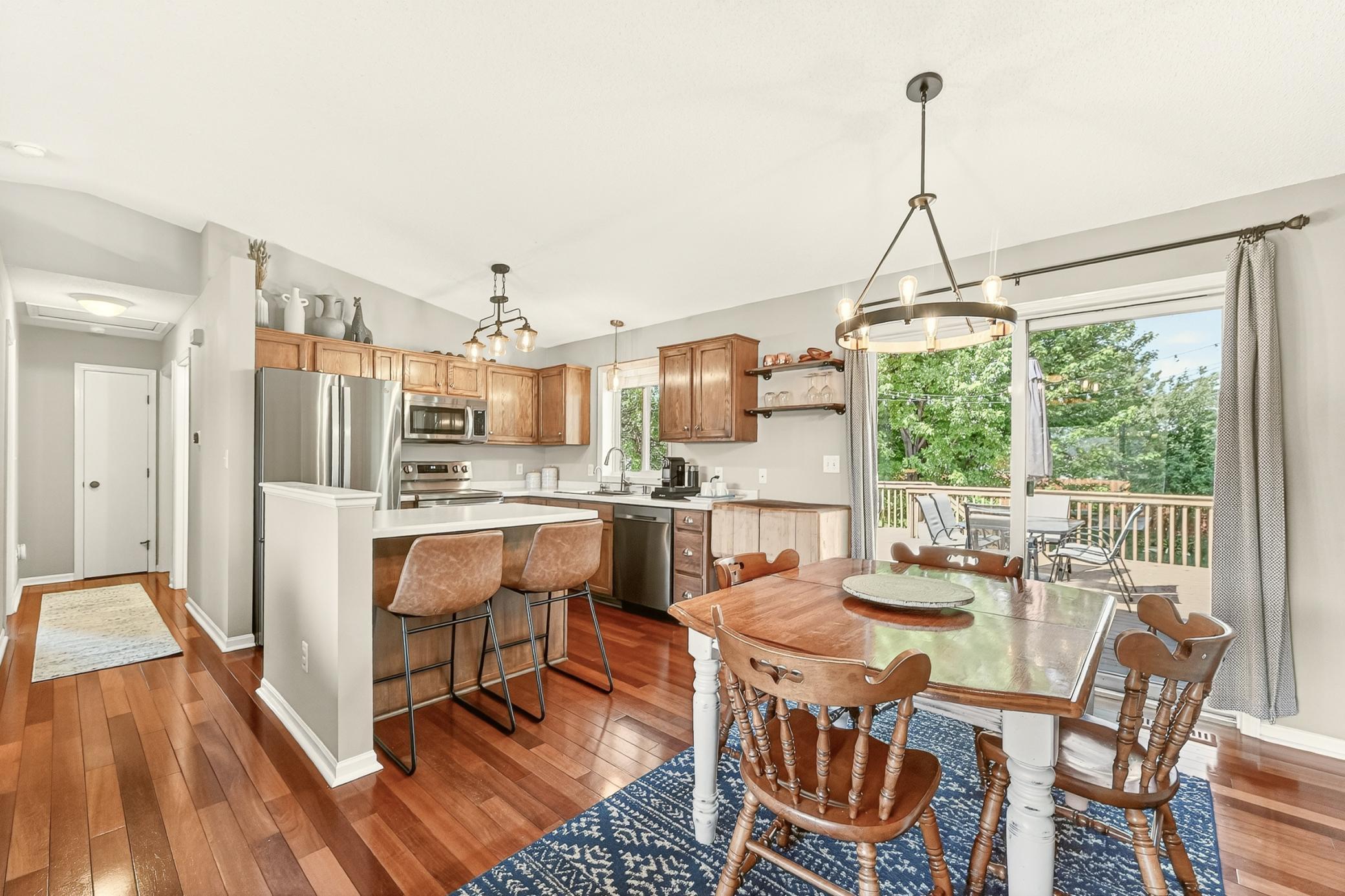 Dining Area/Breakfast Bar