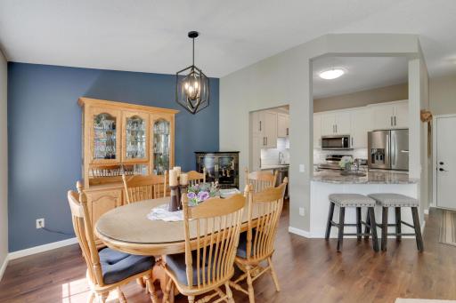 881 Kimberly Lane, Chanhassen, MN 55317