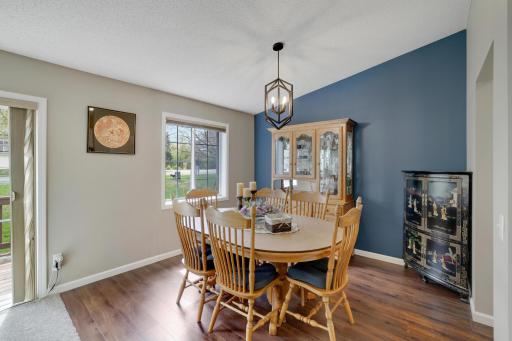 881 Kimberly Lane, Chanhassen, MN 55317