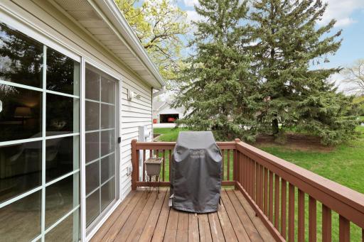 881 Kimberly Lane, Chanhassen, MN 55317