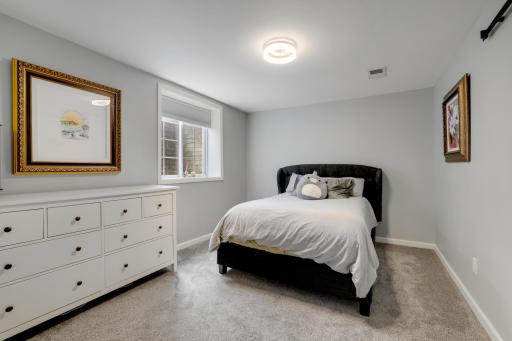 881 Kimberly Lane, Chanhassen, MN 55317