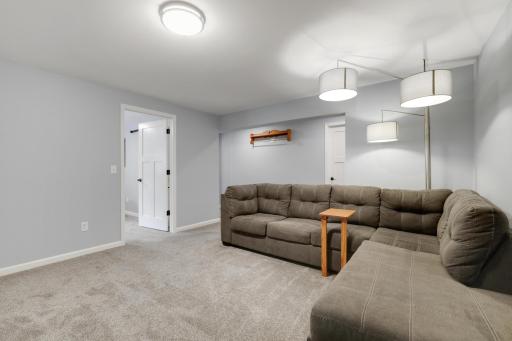 881 Kimberly Lane, Chanhassen, MN 55317