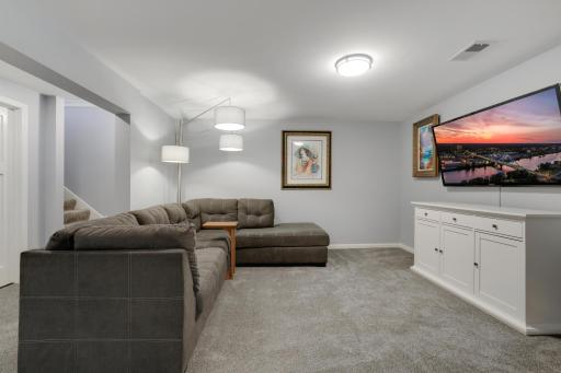 881 Kimberly Lane, Chanhassen, MN 55317