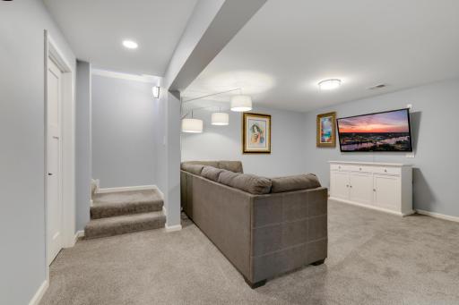881 Kimberly Lane, Chanhassen, MN 55317