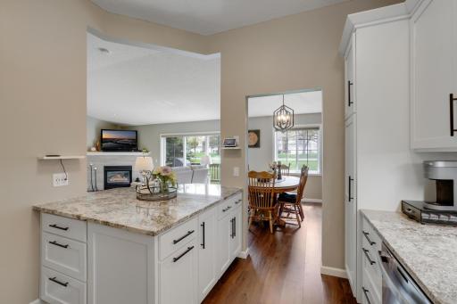 881 Kimberly Lane, Chanhassen, MN 55317