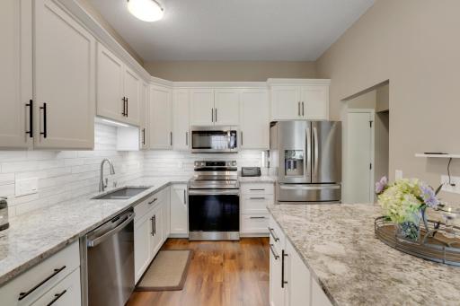 881 Kimberly Lane, Chanhassen, MN 55317